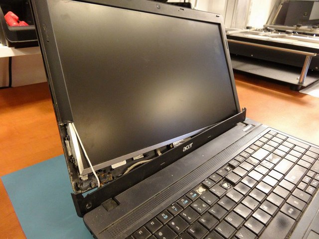 wymiana obudowy w laptopie poznań